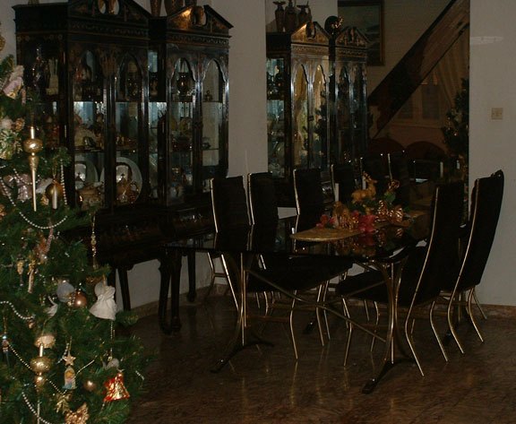 Dining area next to the salons